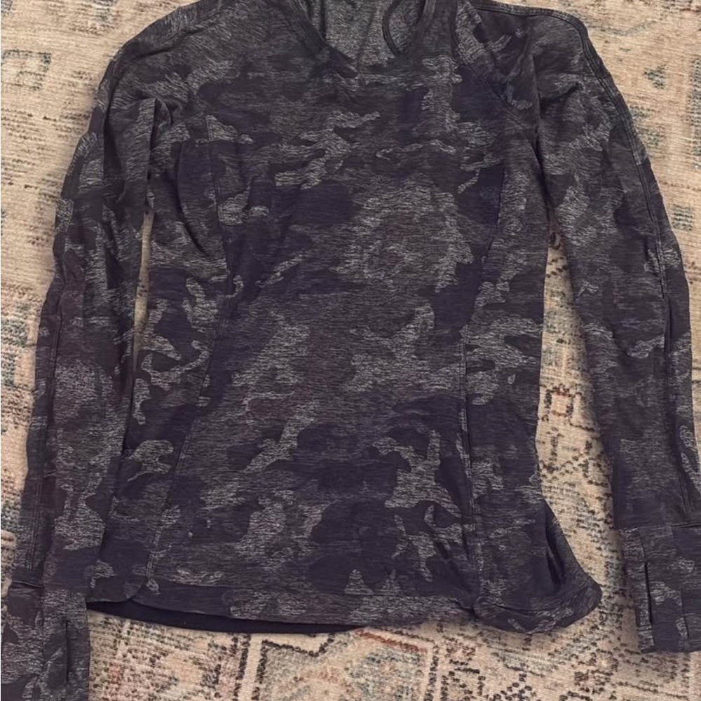 lululemon athletica Long Sleeve Camo Tee in Dark Gray and Charcoal